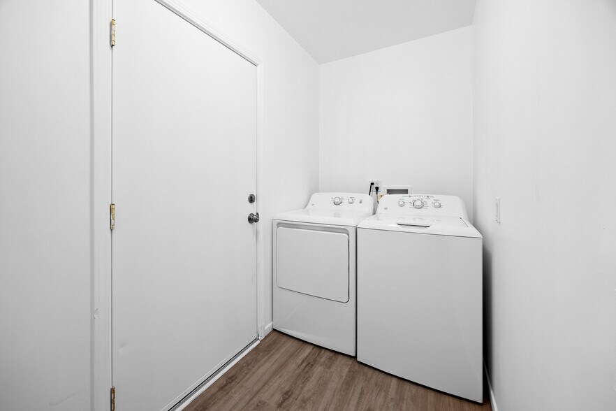 More Photos Of 6011 Pine Crest Dr, Los Angeles Multifamily For Sale