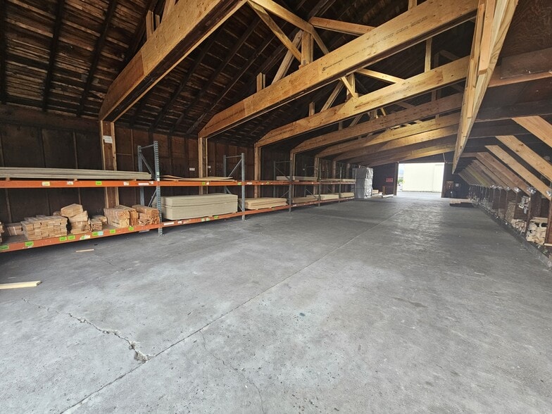 More Photos Of 642 Commerce Ave, Longview Lumberyard For Lease