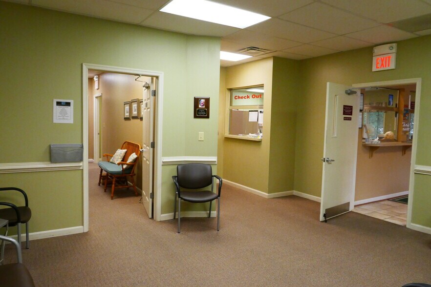More Photos Of 142 Linden Dr, Winchester Office For Sale