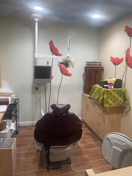 More Photos Of 3645 Overland Ave, Los Angeles Medical For Lease