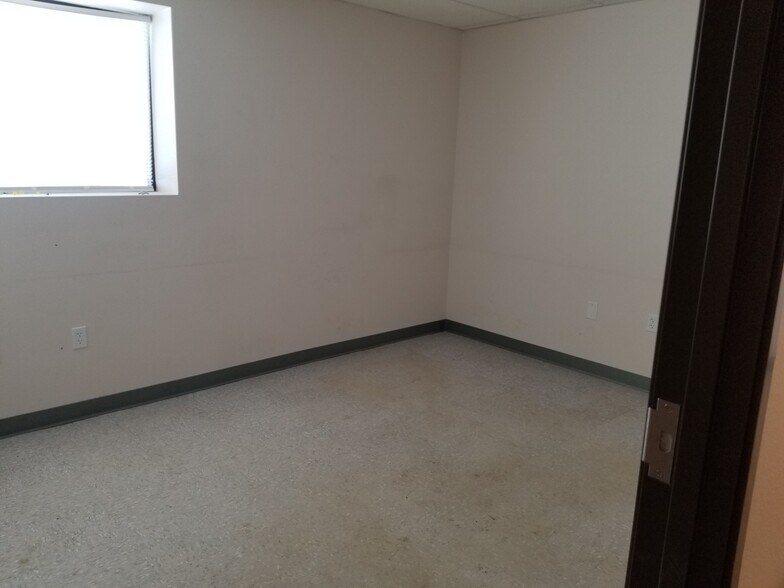 More Photos Of 14472 Commerce Park Blvd, Williston Warehouse For Sale