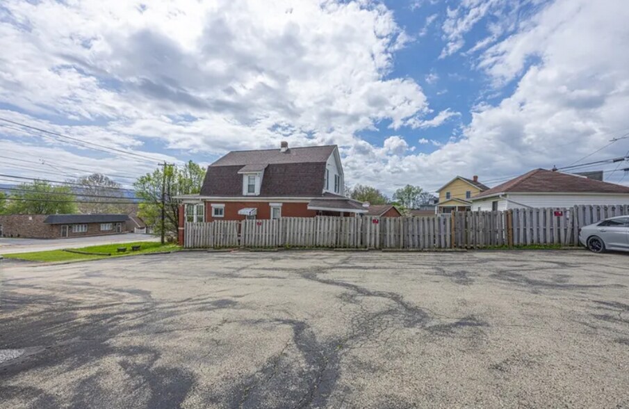 More Photos Of 161 Pittsburgh St, Uniontown Freestanding For Sale
