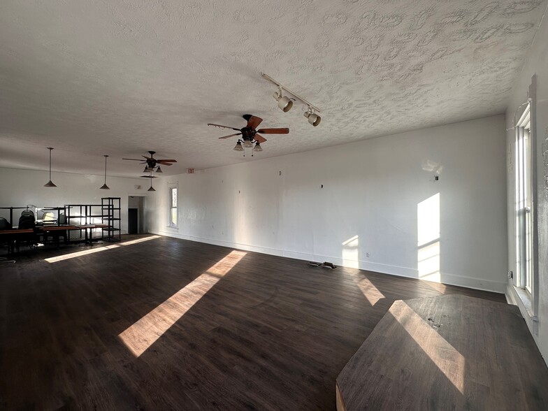 More Photos Of 2280 S Meridian St, Indianapolis General Retail For Sale
