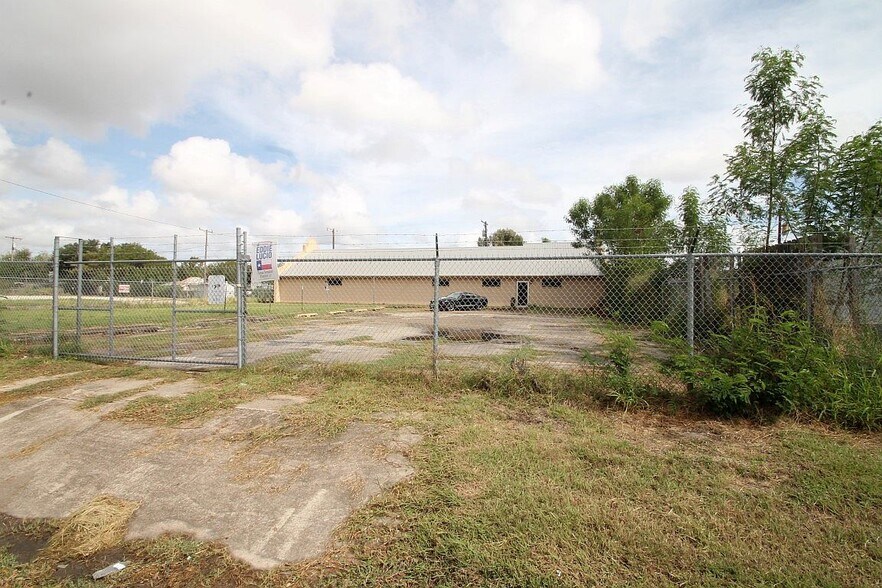 More Photos Of 382 W Main St, Raymondville Office For Sale