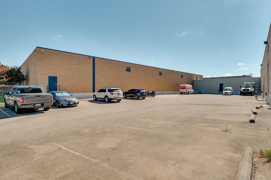 More Photos Of 1262 Viceroy Dr, Dallas Manufacturing For Lease