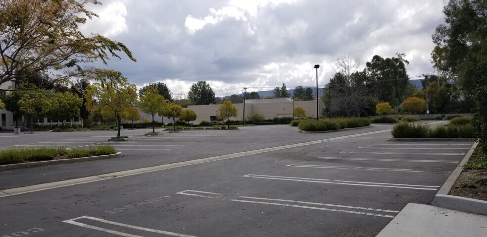 More Photos Of 2100 Corporate Center Dr, Thousand Oaks Medical For Lease