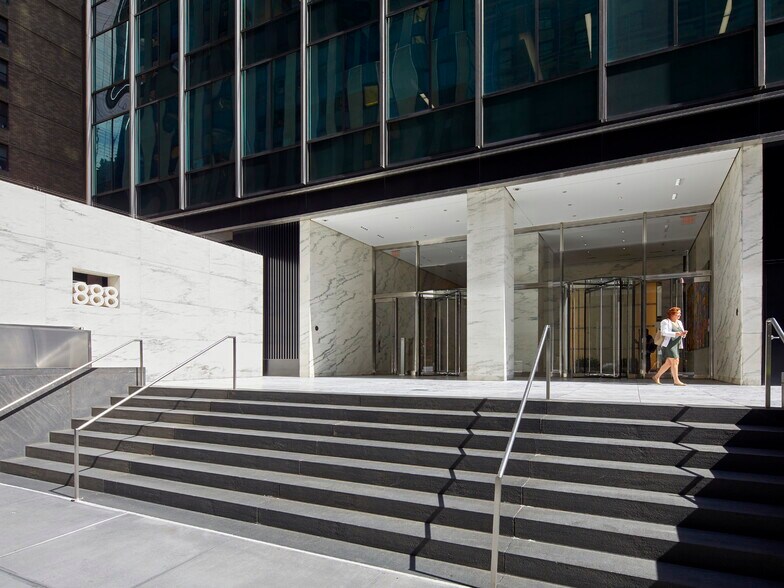 More Photos Of 888 7th Ave, New York Office For Lease