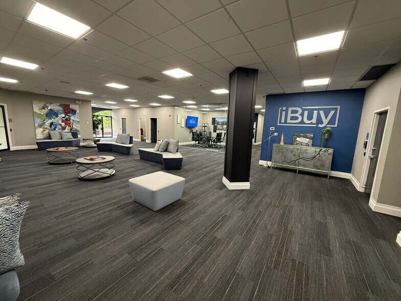 More Photos Of 50 Atrium Dr, Somerset Showroom For Lease