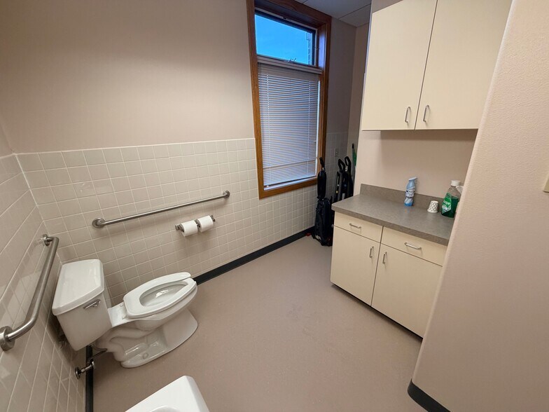 More Photos Of 50 27th St W, Billings Office For Lease