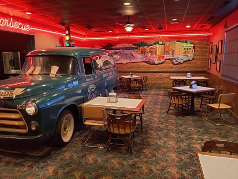 More Photos Of 5465 Fox Plaza Dr, Memphis Restaurant For Lease