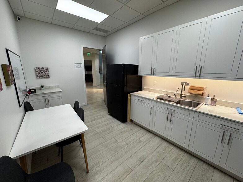 More Photos Of 10910 N Tatum Blvd, Phoenix Office For Lease