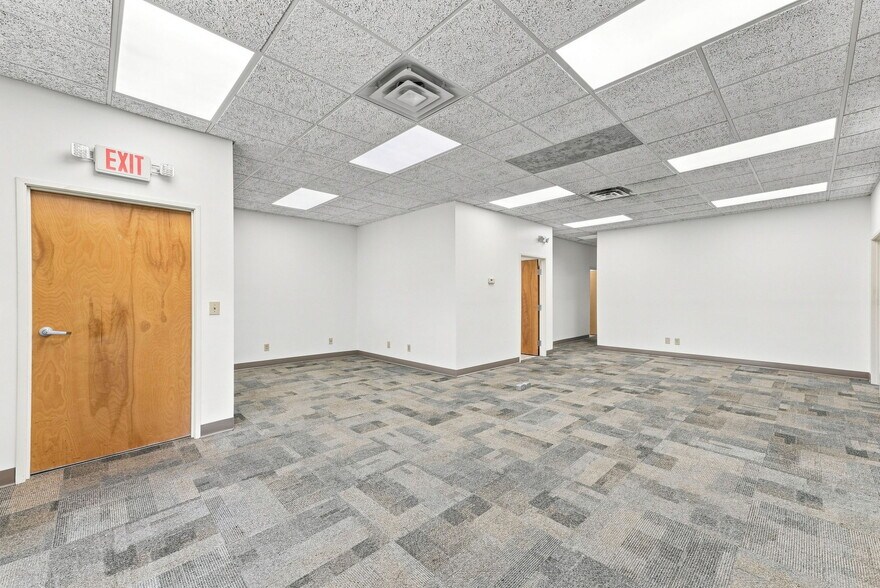More Photos Of 615-619 Commerce Rd, Richmond Office For Lease