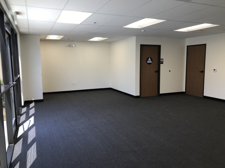 More Photos Of 1901 Holser Walk, Oxnard Manufacturing For Lease