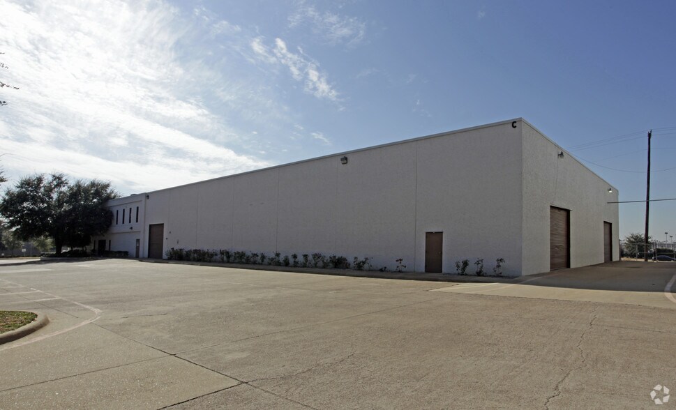 More Photos Of 4408 Barnett Blvd, Arlington Industrial For Lease