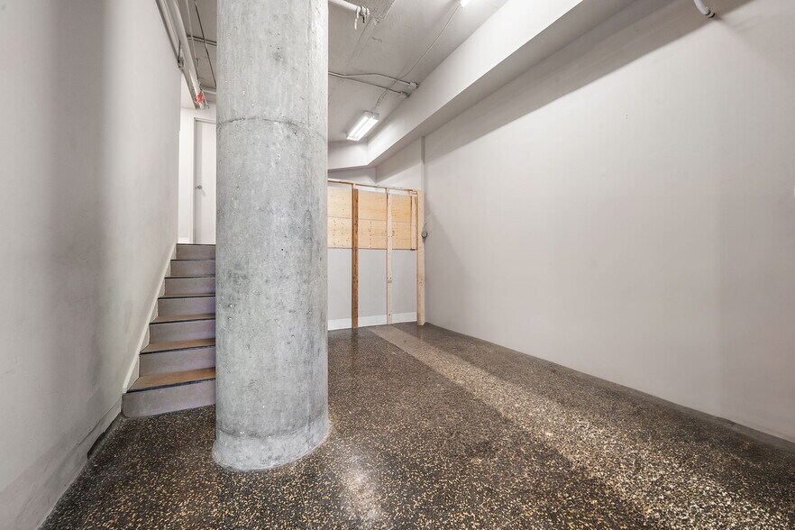 More Photos Of 71-81 Av Du Mont-Royal O, Montréal Office For Sale