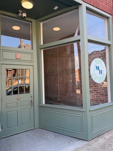 More Photos Of 105 Parsons Ave, Columbus Storefront Retail Office For Lease