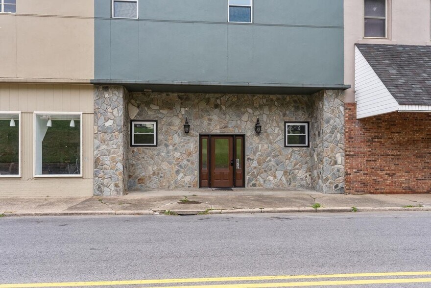 More Photos Of 471-472 W Main St, Fries Medical For Sale