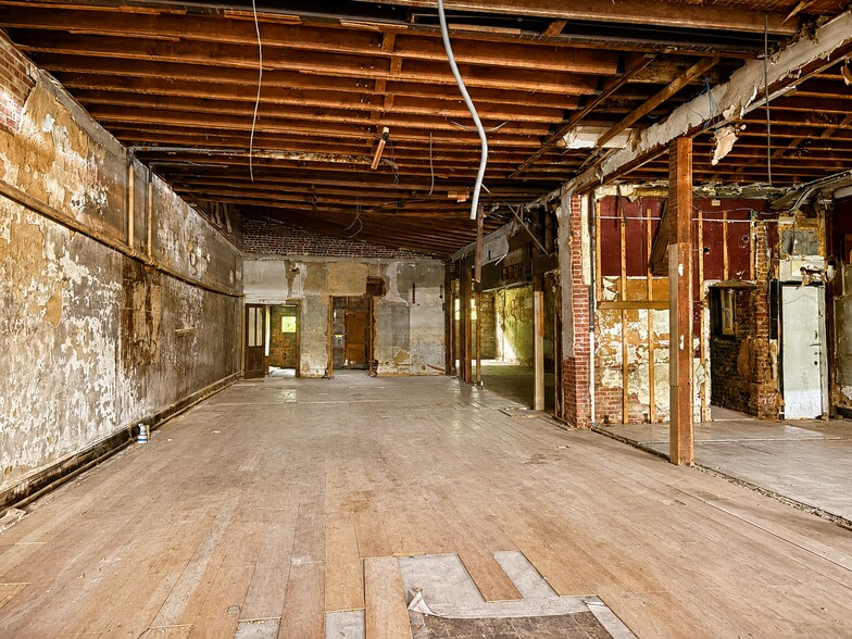 More Photos Of 5136-5140 Park Heights Ave, Baltimore Convenience Store For Sale