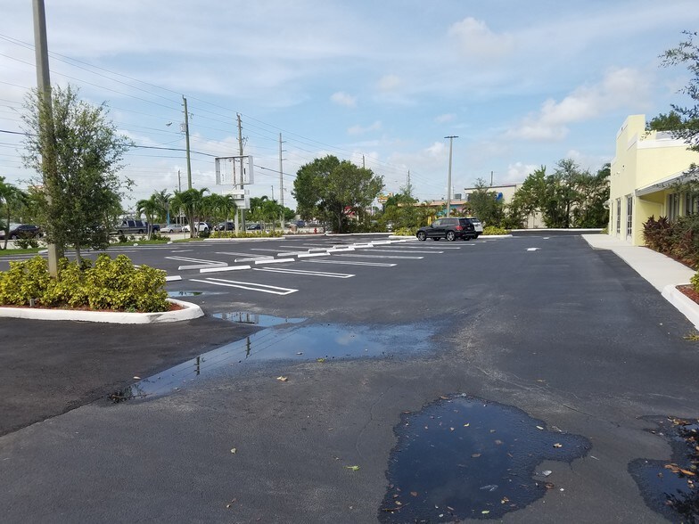 More Photos Of 1696 S Military Trl, West Palm Beach Medical For Lease