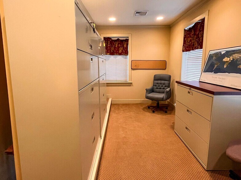 More Photos Of 2011 State St, East Petersburg Medical For Lease