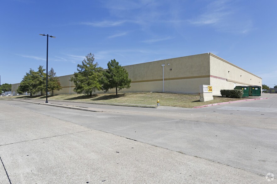 More Photos Of 3161 Broadway Blvd, Garland Freestanding For Lease