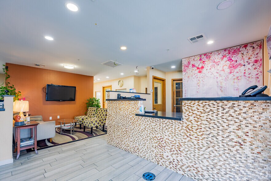 More Photos Of 7404 S May Ave, Oklahoma City Hotel For Sale