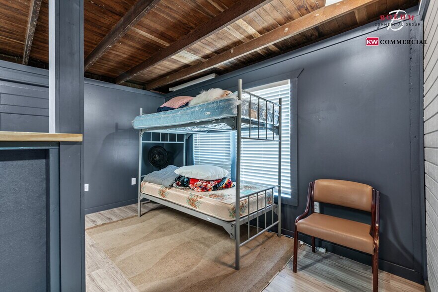 More Photos Of 23699-23737 W US Highway 290, Harper Storefront For Sale