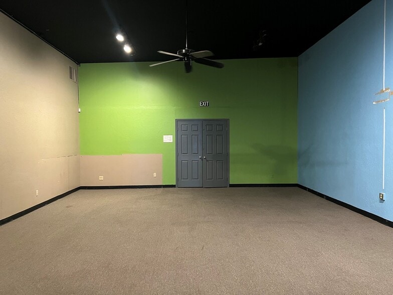 More Photos Of 121 N Encina St, Visalia Storefront Retail Office For Lease