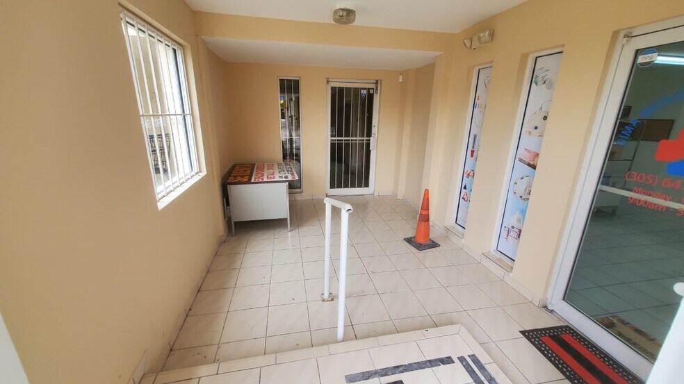 More Photos Of 330-332 W 9th St, Hialeah Storefront Retail Office For Lease