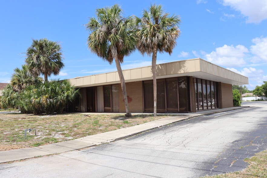 More Photos Of 940 Deltona Blvd, Deltona Bank For Sale