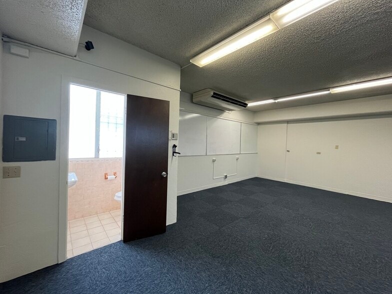 More Photos Of 931 University Ave, Honolulu General Retail For Sale