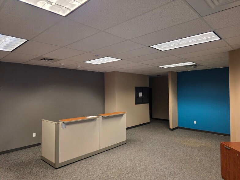 More Photos Of 2805 Saint Andrews Loop, Pasco Office For Lease