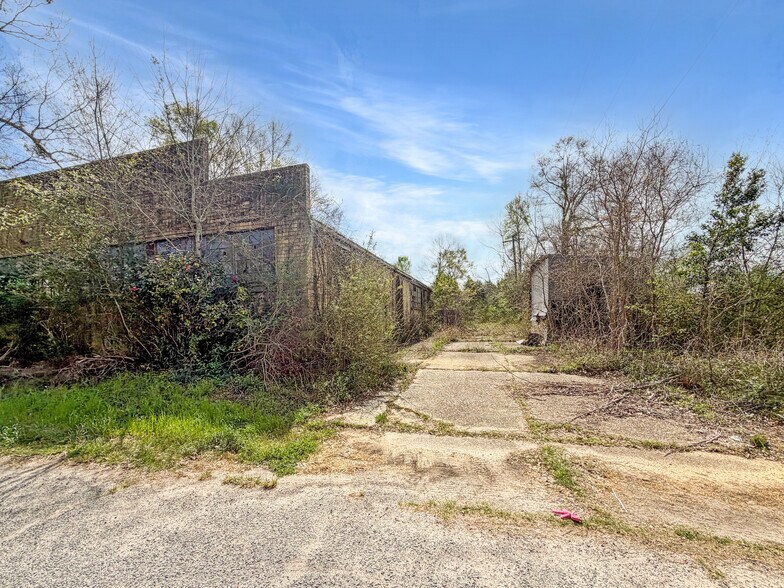 More Photos Of 206 E 2nd St, Deridder Industrial For Sale