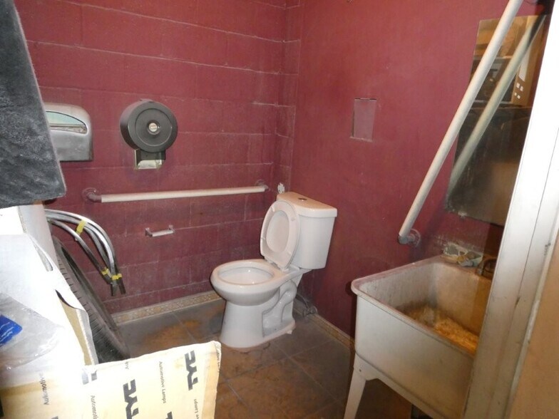 More Photos Of 1501 Celis St, San Fernando Auto Repair For Sale