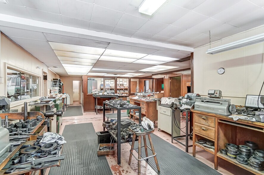 More Photos Of 203 S Wittenberg Ave, Springfield Industrial For Sale