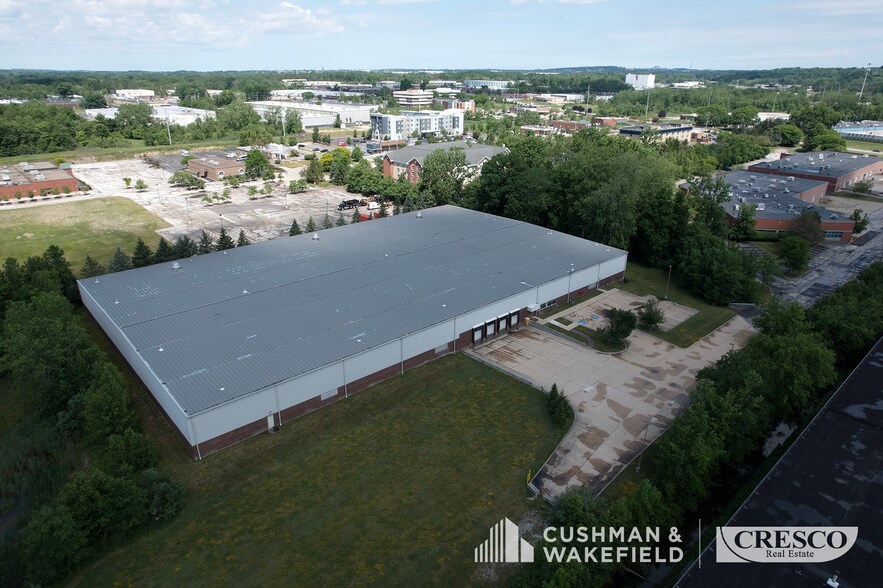 More Photos Of 30700 Aurora Rd, Solon Warehouse For Lease