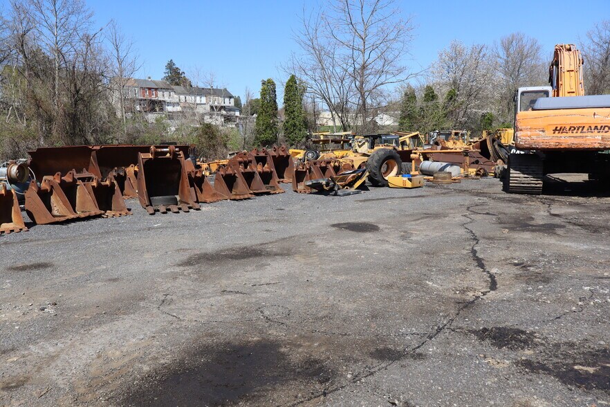 More Photos Of Catasauqua Ave., Whitehall Warehouse For Lease