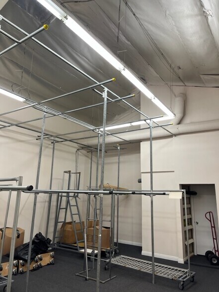 More Photos Of 1329-1333 Santee St, Los Angeles Storefront For Lease