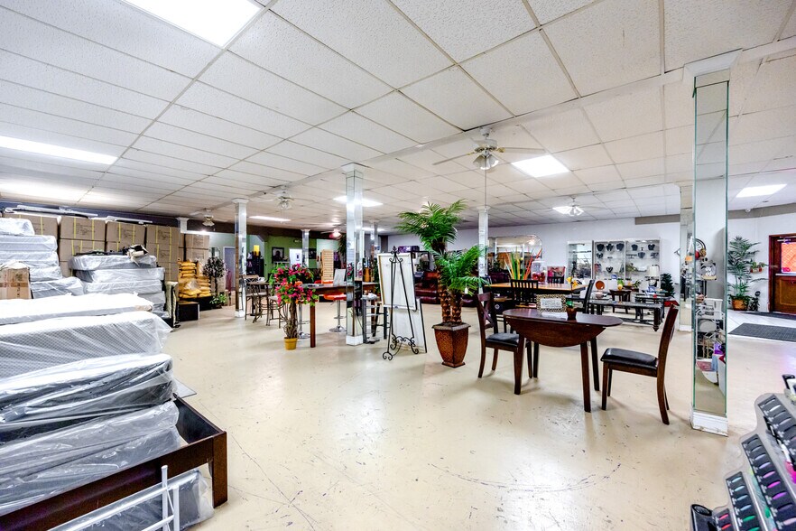 More Photos Of 923 Dr. Martin Luther King Jr St S, Saint Petersburg Storefront Retail Residential For Lease