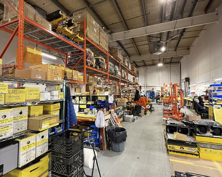 More Photos Of 20-24 Akerley Blvd, Dartmouth Distribution For Lease
