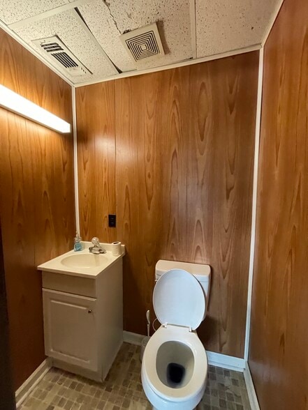 More Photos Of 2160 Thomas Sumter Hwy, Sumter Flex For Lease