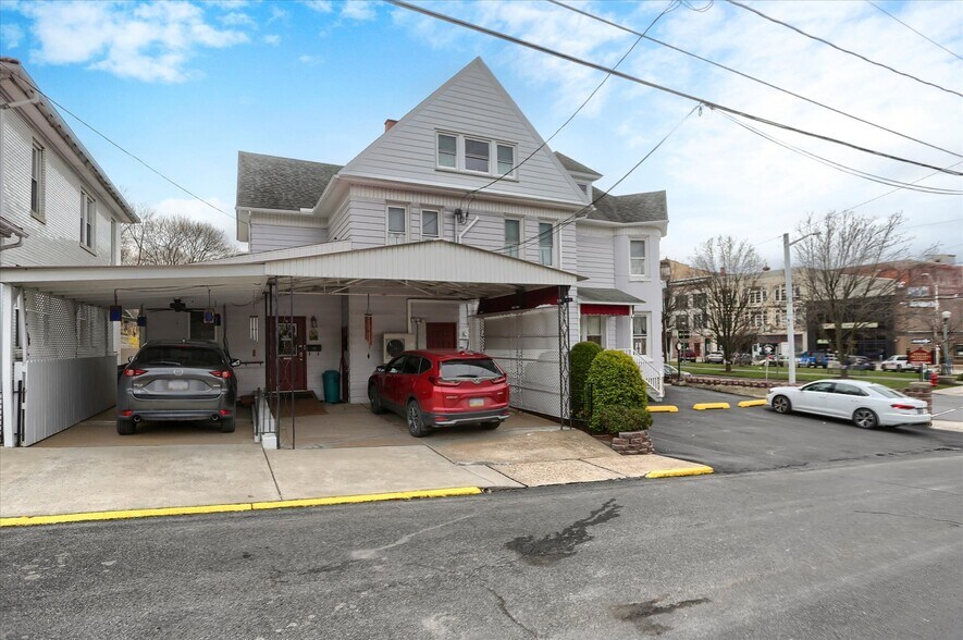 More Photos Of 3 S Market St, Shamokin Flex For Sale