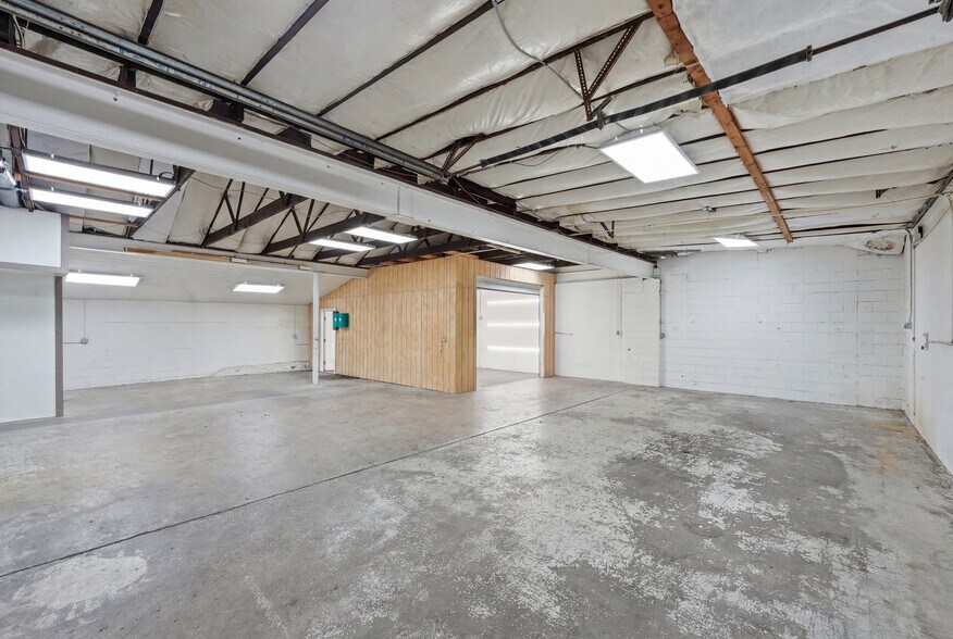More Photos Of 546 Brehl Ave, Columbus Showroom For Lease
