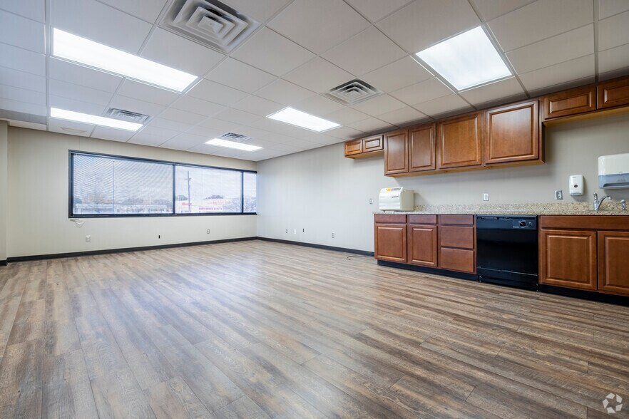 More Photos Of 2424 50th St, Lubbock Medical For Sale