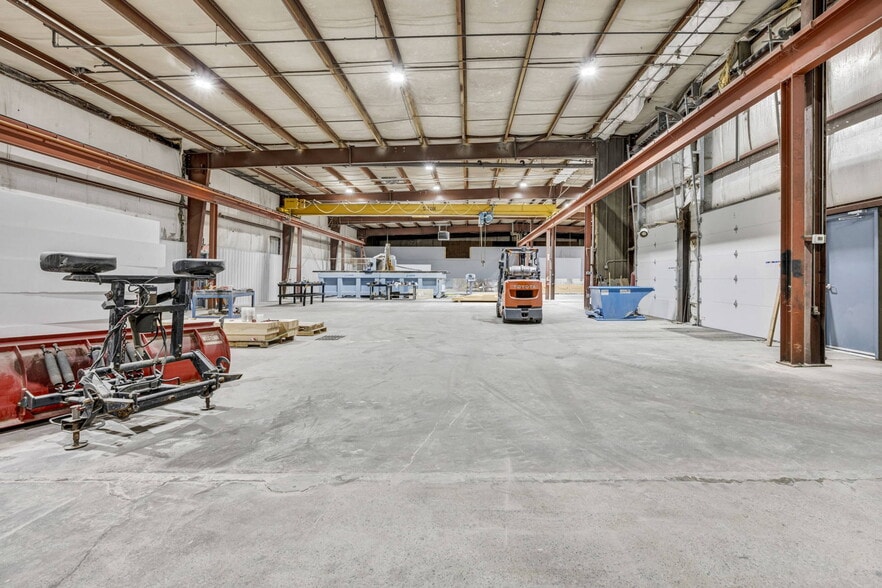More Photos Of 3027 Nationwide Pky, Brunswick Warehouse For Lease