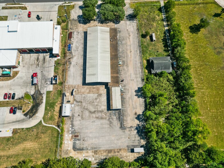 More Photos Of 11510 Cullen Blvd, Houston Warehouse For Sale