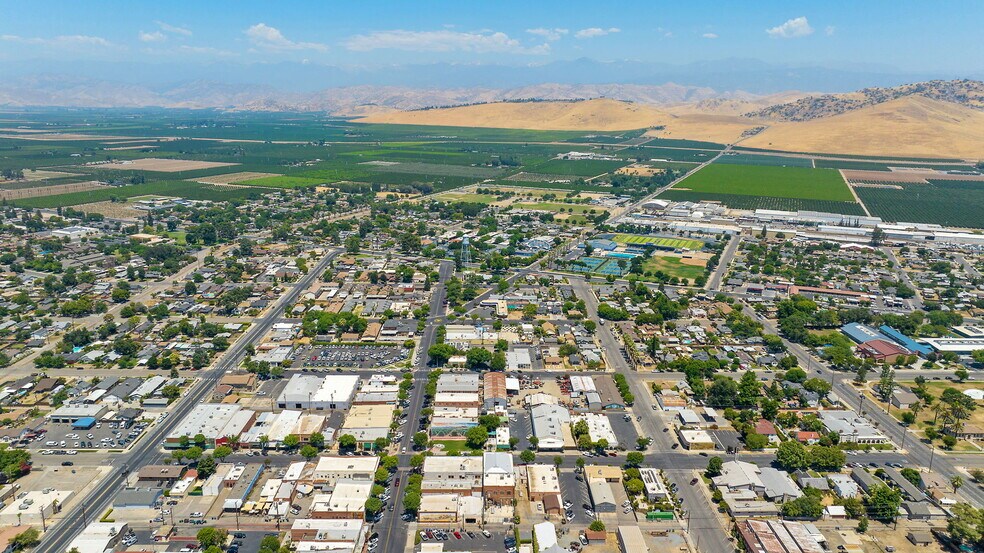 More Photos Of 128 S E St, Exeter Storefront For Sale