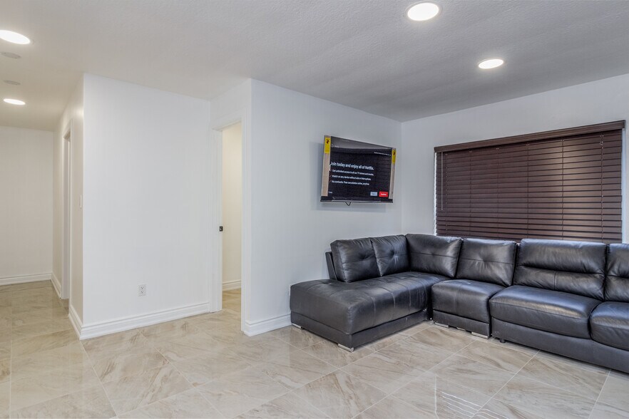 More Photos Of 2709 Lake Shore Dr, Toronto Apartments For Sale