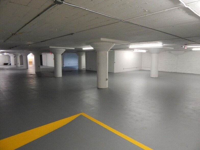 More Photos Of 327 S Fir St, Medford Warehouse For Sale