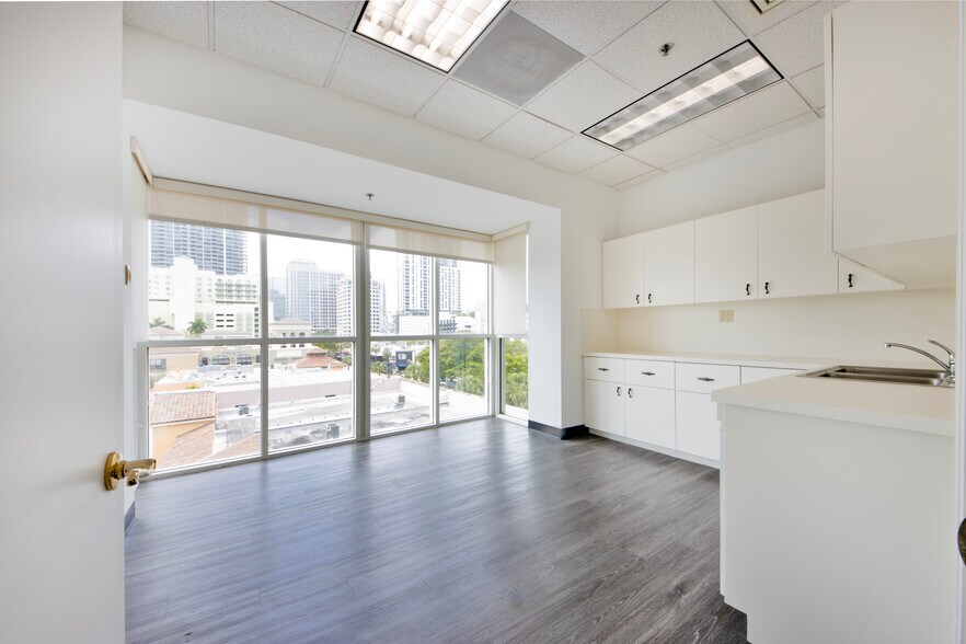 More Photos Of 888 E Las Olas Blvd, Fort Lauderdale Office For Lease